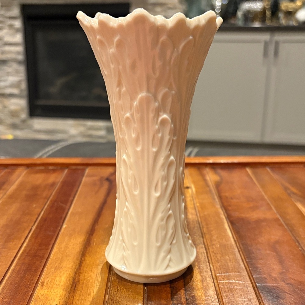 Vintage Lenox Woodland Acanthus Leaf  Embossed  Vase -  8.5"-Classic Lenox Cream